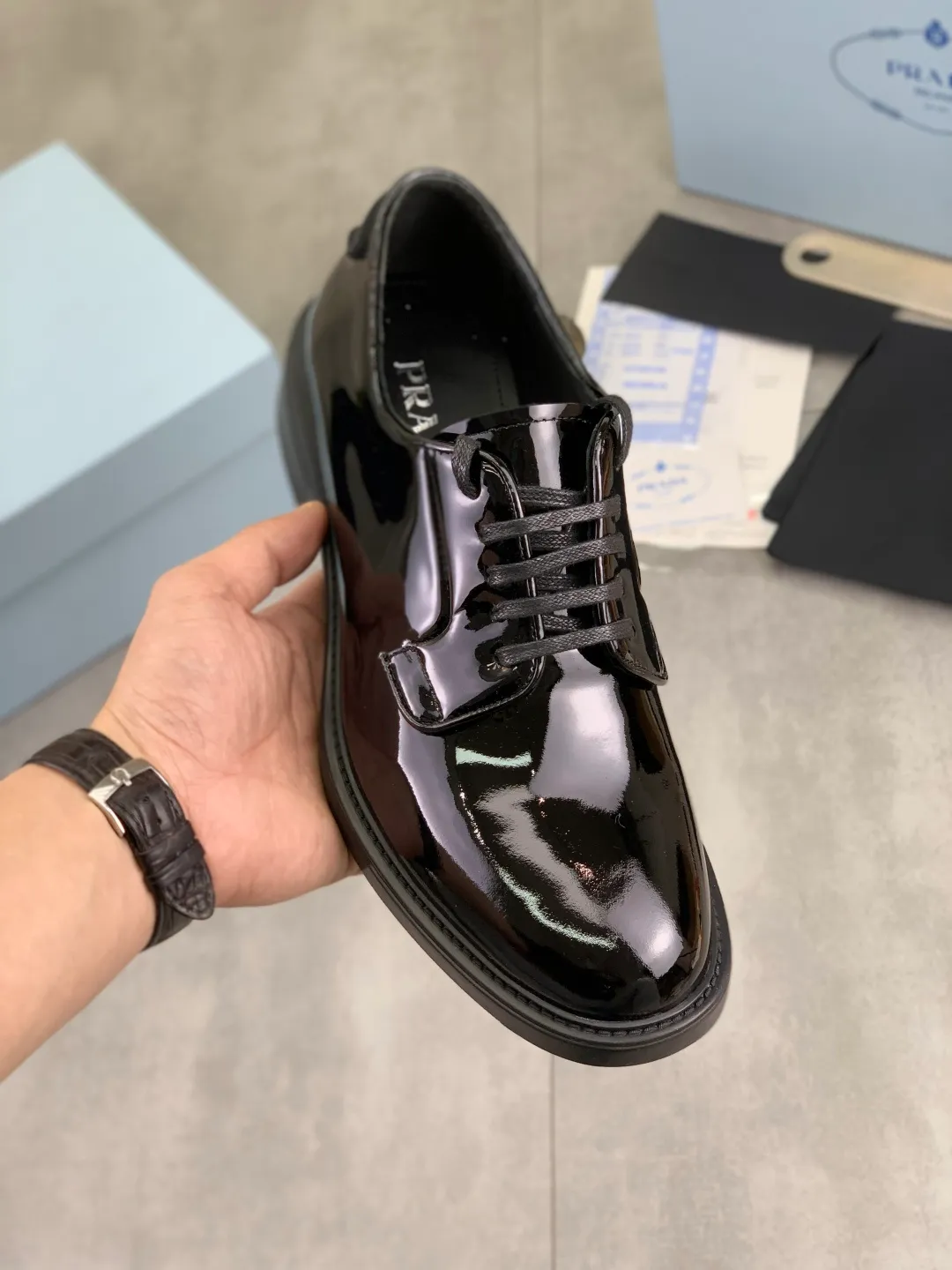 Men's Men's Shoes💰P640💰[New Style] High Quality Water-dyed Niuli 🆘[PRADA] Prada's latest casual business leather shoes for men! Listed simultaneously! The fabric is made of specially imported original calfskin, and the interior is made of imported water-dyed cowhide. It is absolutely luxurious and leads the fashion trend. High-end combination rubber outsole, size: 38-44 (45 and 46 can be customized) 3️⃣ colors available